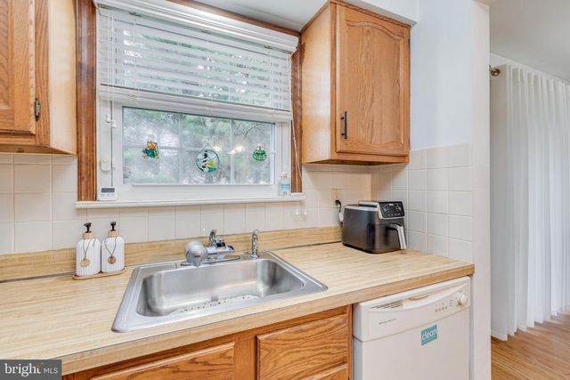 5 BERKSHIRE CT, Bordentown, NJ 08505