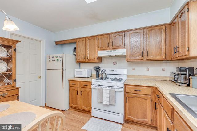 5 BERKSHIRE CT, Bordentown, NJ 08505