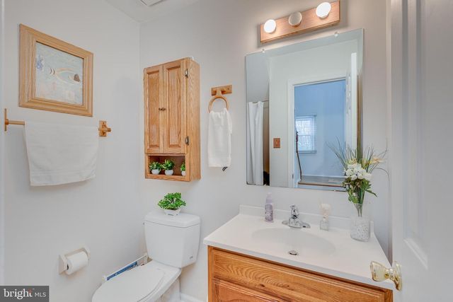 5 BERKSHIRE CT, Bordentown, NJ 08505