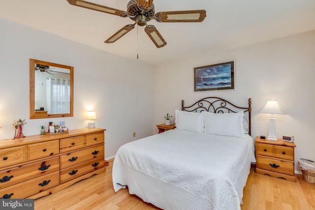 5 BERKSHIRE CT, Bordentown, NJ 08505