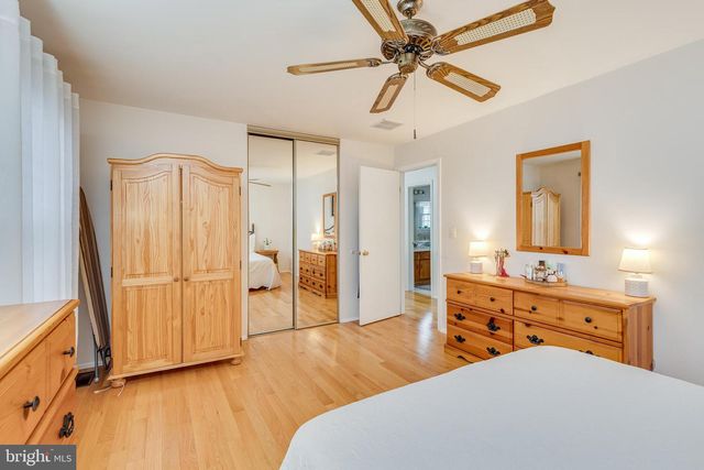 5 BERKSHIRE CT, Bordentown, NJ 08505