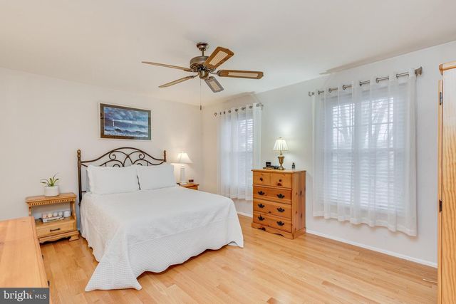 5 BERKSHIRE CT, Bordentown, NJ 08505