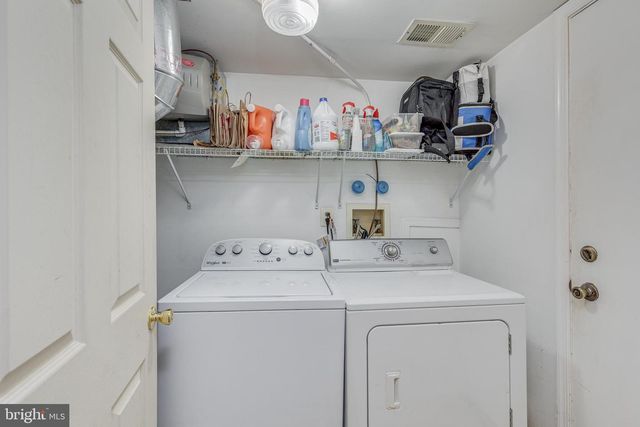 5 BERKSHIRE CT, Bordentown, NJ 08505