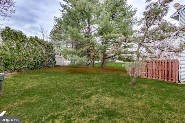 5 BERKSHIRE CT, Bordentown, NJ 08505