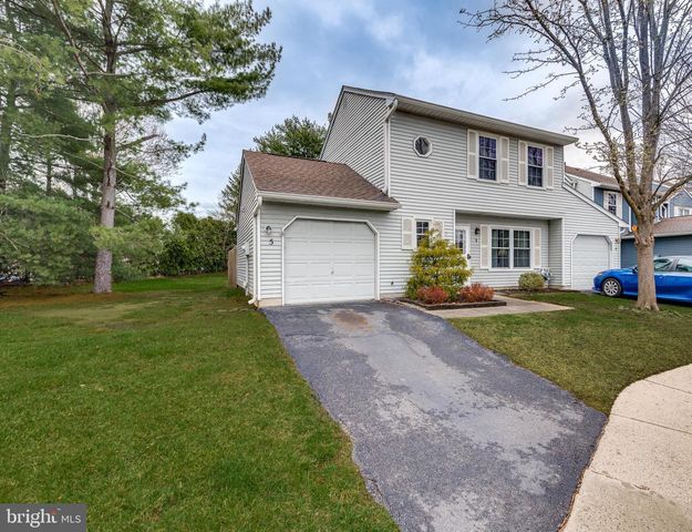 5 BERKSHIRE CT, Bordentown, NJ 08505
