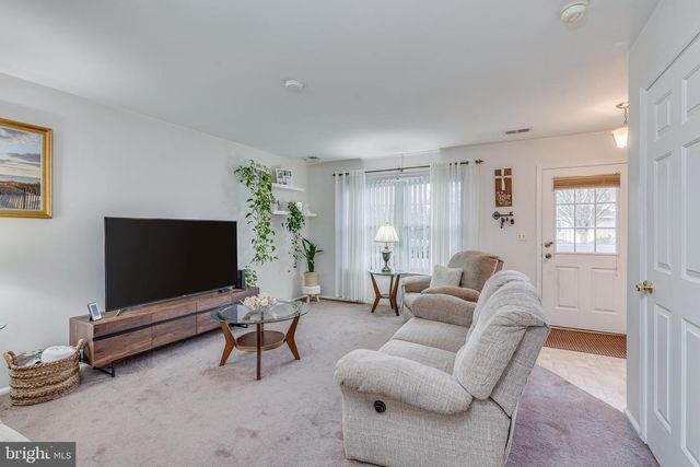 5 BERKSHIRE CT, Bordentown, NJ 08505