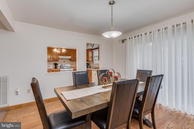 5 BERKSHIRE CT, Bordentown, NJ 08505