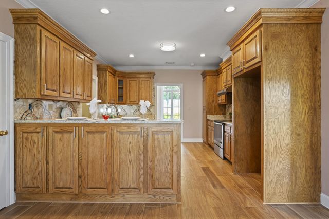 66 W Shore Dr., Hattiesburg, MS 39402