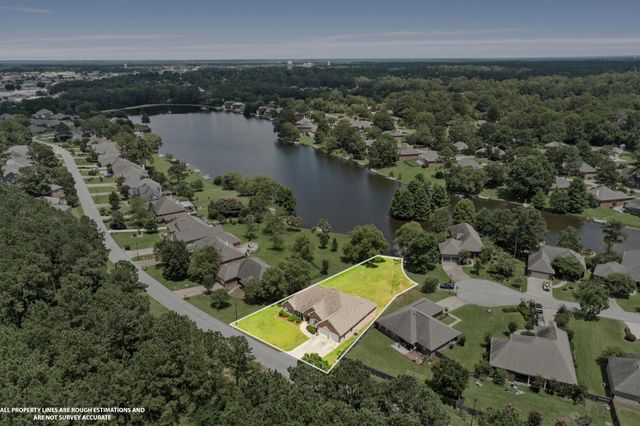 66 W Shore Dr., Hattiesburg, MS 39402