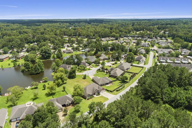 66 W Shore Dr., Hattiesburg, MS 39402