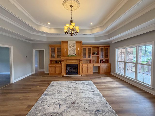 66 W Shore Dr., Hattiesburg, MS 39402