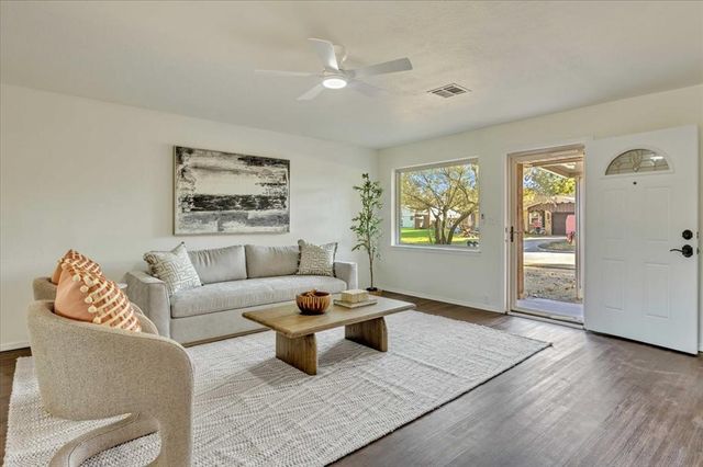 433 W Forest Drive, Mustang, OK 73064