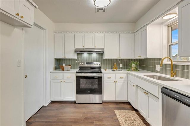 433 W Forest Drive, Mustang, OK 73064