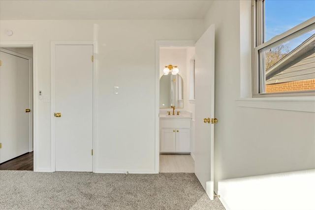 433 W Forest Drive, Mustang, OK 73064