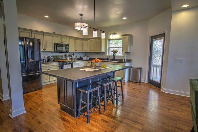 145 Bell Lake Drive, Trenton, GA 30752