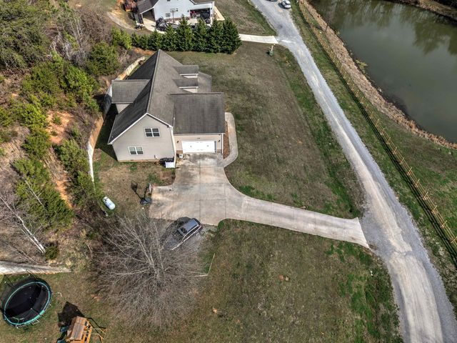 145 Bell Lake Drive, Trenton, GA 30752