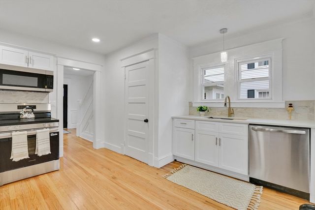 51 Hartford Ter, Springfield, MA 01118