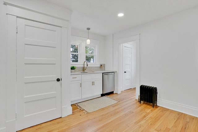 51 Hartford Ter, Springfield, MA 01118