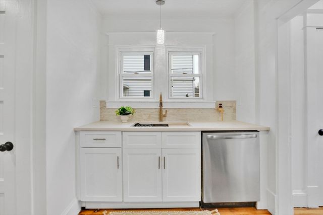 51 Hartford Ter, Springfield, MA 01118