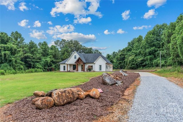 5304 S Apple Valley Road, Jefferson, GA 30549