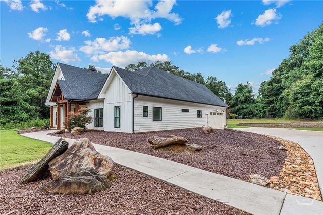 5304 S Apple Valley Road, Jefferson, GA 30549