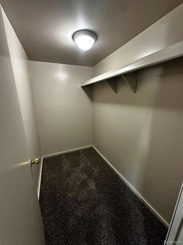 838 Clinton Street, Flint, MI 48507