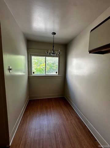 838 Clinton Street, Flint, MI 48507