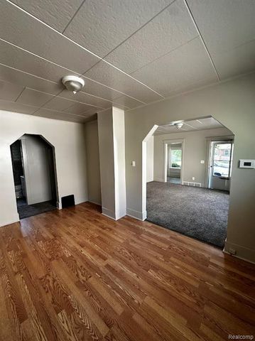 838 Clinton Street, Flint, MI 48507