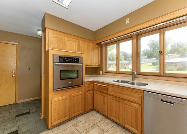 1420 35th Avenue, Rock Island, IL 61201