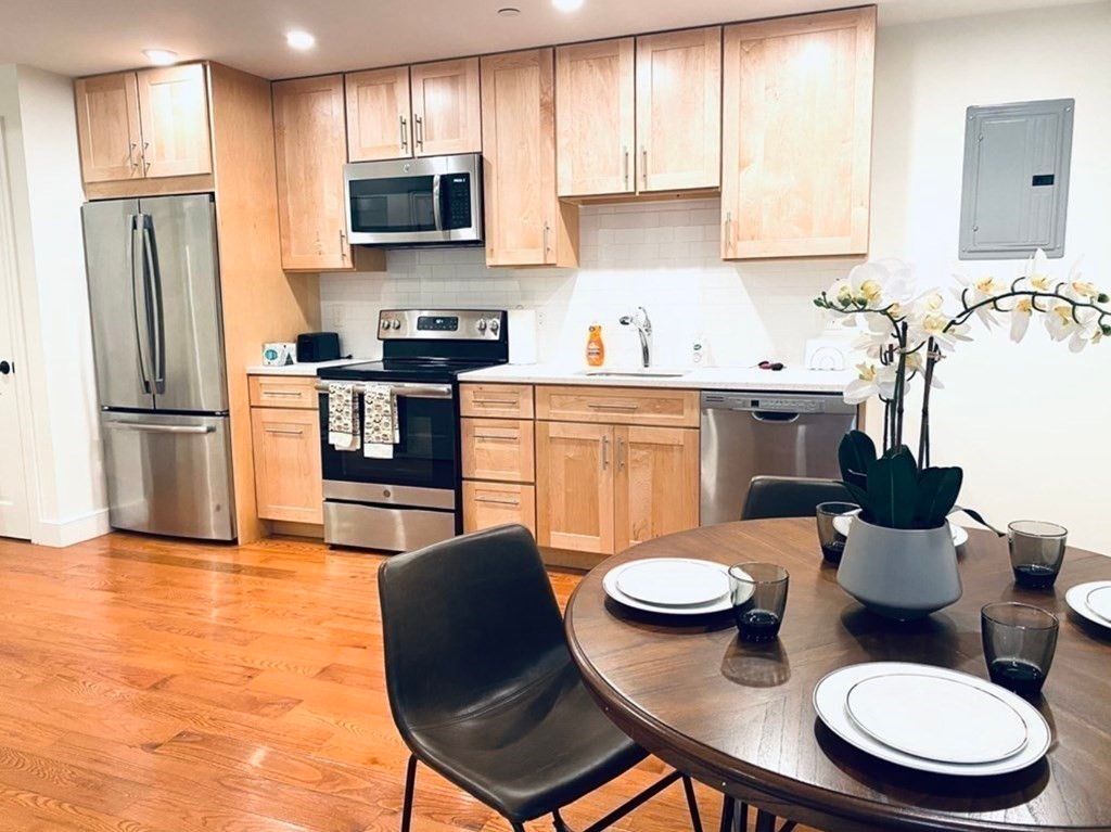 1776 Beacon Street B, Brookline, MA 02445