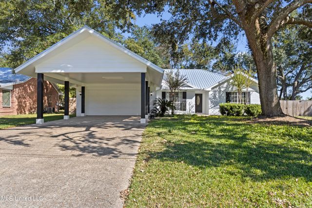 13313 Hollow Oak Lane, Ocean Springs, MS 39564