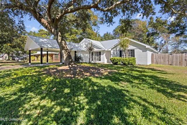 13313 Hollow Oak Lane, Ocean Springs, MS 39564