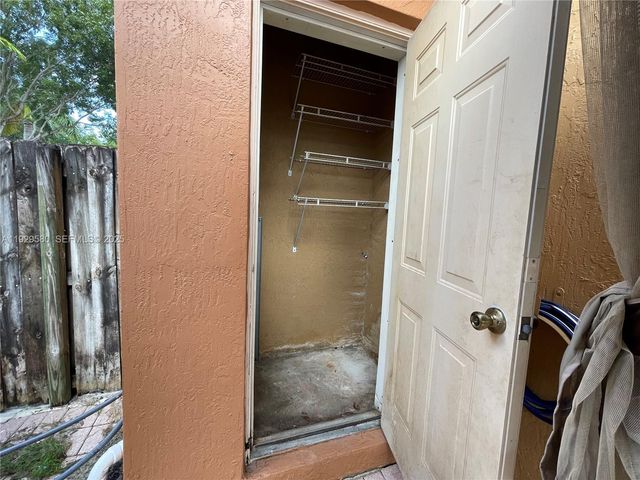 8507 NW 140th Ter 801, Miami Lakes, FL 33016