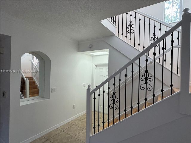 8507 NW 140th Ter 801, Miami Lakes, FL 33016