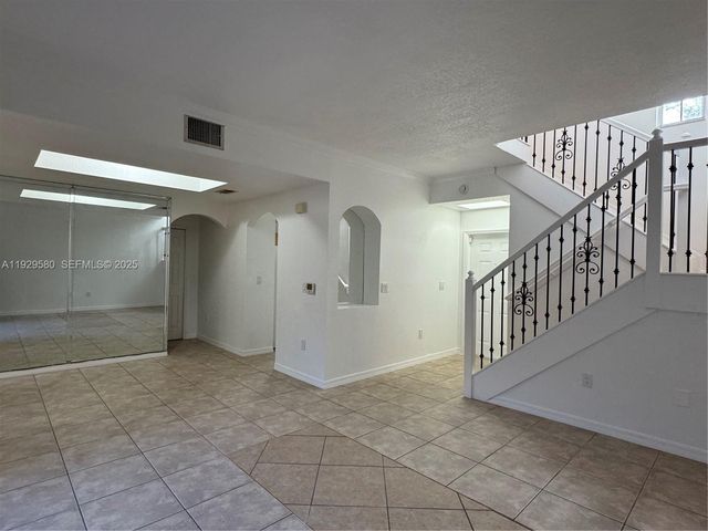 8507 NW 140th Ter 801, Miami Lakes, FL 33016