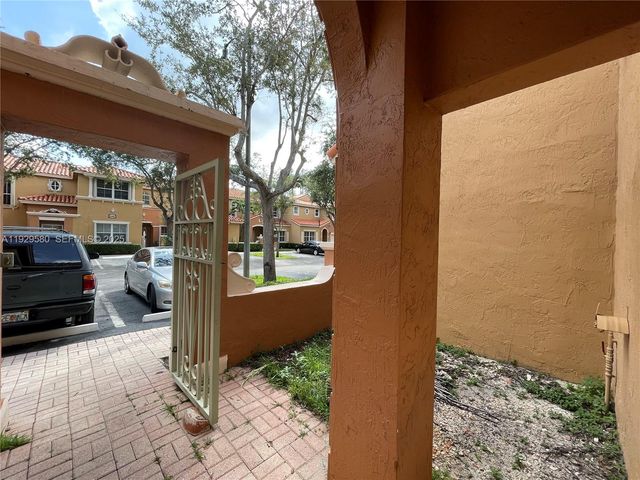 8507 NW 140th Ter 801, Miami Lakes, FL 33016