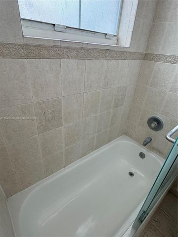 8507 NW 140th Ter 801, Miami Lakes, FL 33016