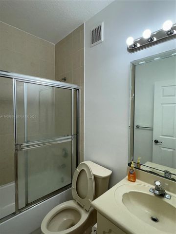 8507 NW 140th Ter 801, Miami Lakes, FL 33016