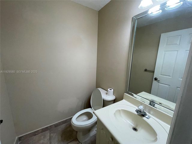 8507 NW 140th Ter 801, Miami Lakes, FL 33016