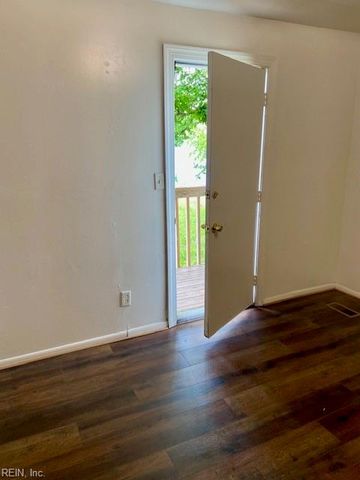 9633 15th Bay St Apt 1, Norfolk, VA 23518