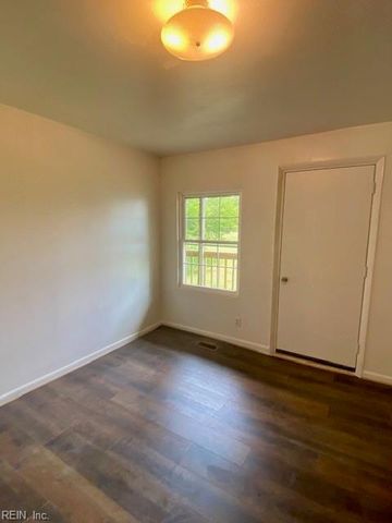 9633 15th Bay St Apt 1, Norfolk, VA 23518