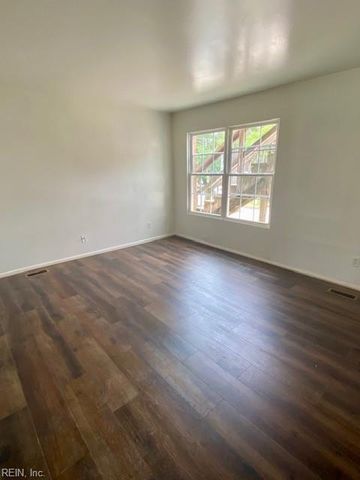 9633 15th Bay St Apt 1, Norfolk, VA 23518