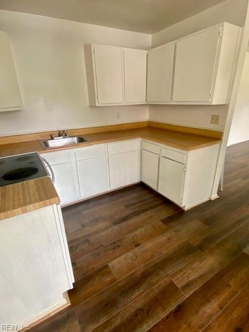 9633 15th Bay St Apt 1, Norfolk, VA 23518