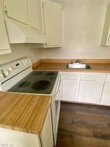 9633 15th Bay St Apt 1, Norfolk, VA 23518