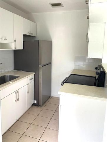 920 NE 108th St B, Biscayne Park, FL 33161