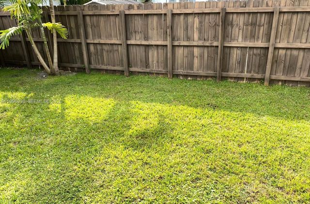 920 NE 108th St B, Biscayne Park, FL 33161