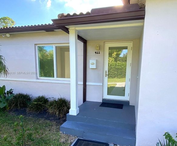 920 NE 108th St B, Biscayne Park, FL 33161