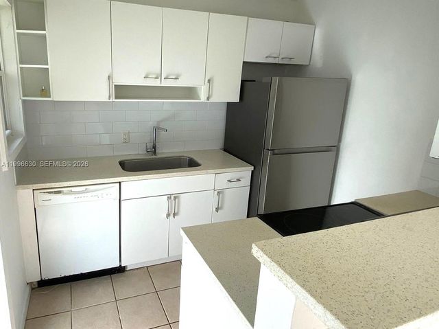 920 NE 108th St B, Biscayne Park, FL 33161