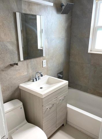 920 NE 108th St B, Biscayne Park, FL 33161