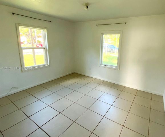 920 NE 108th St B, Biscayne Park, FL 33161